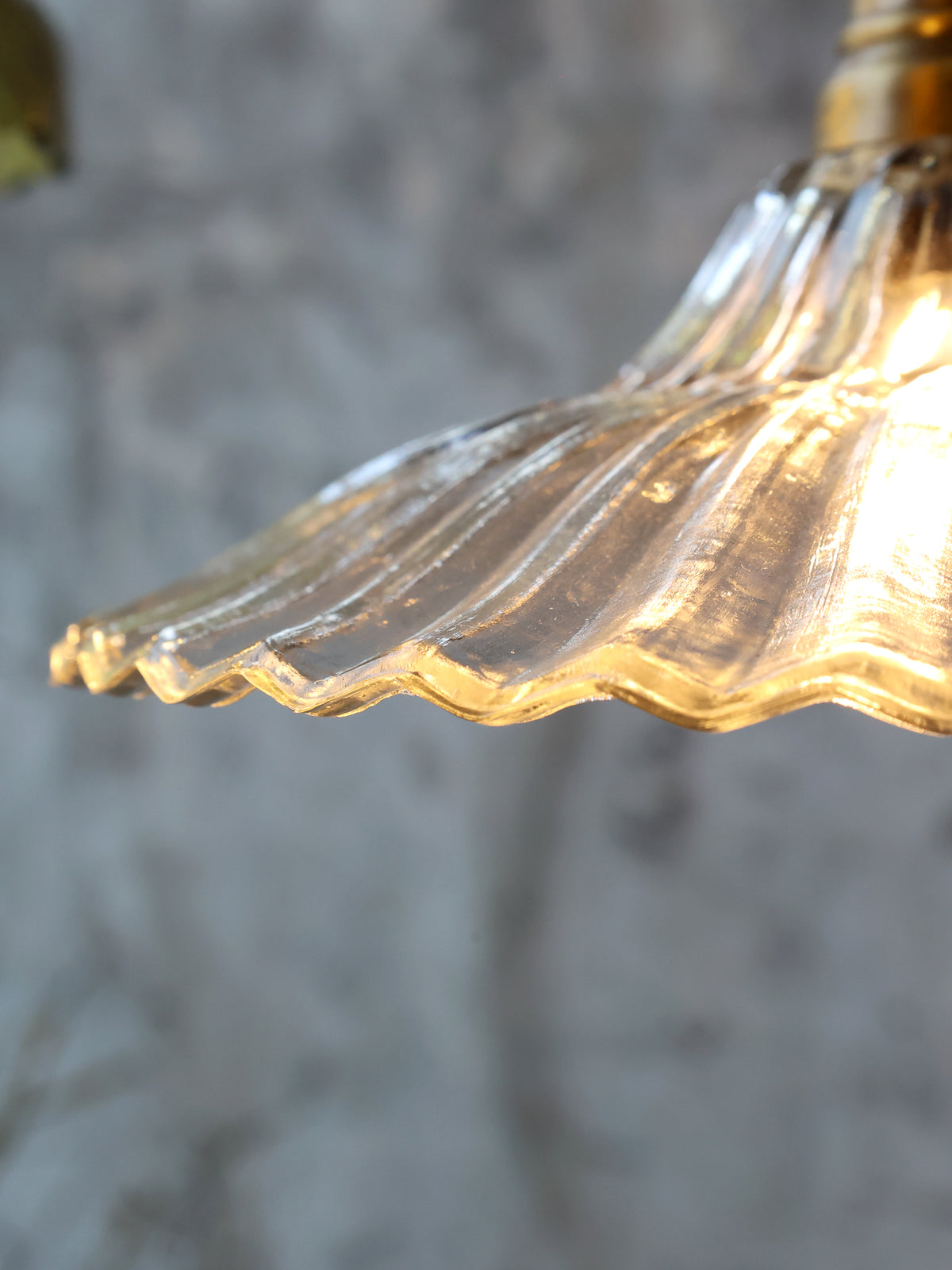 Lampe med messingtop